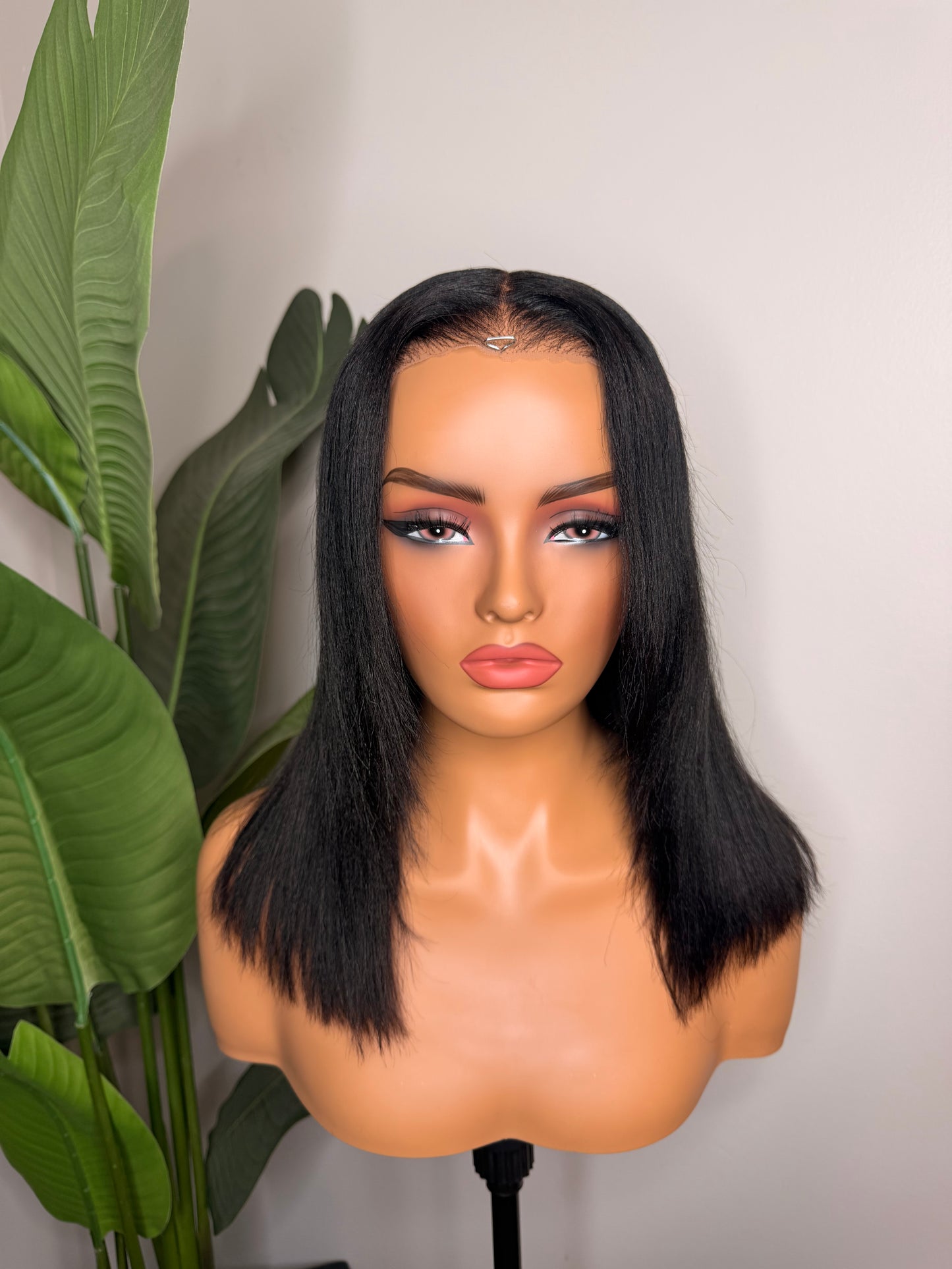 Kim- Glueless Layered Bob