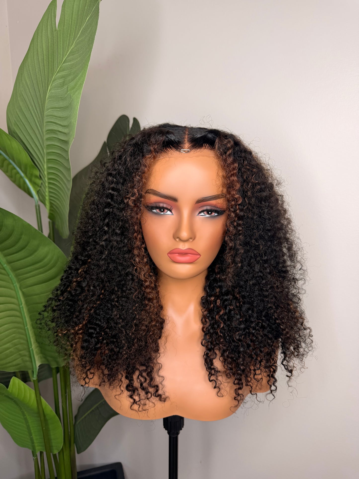 Breanna- Glueless 1B/30 Kinky Curly