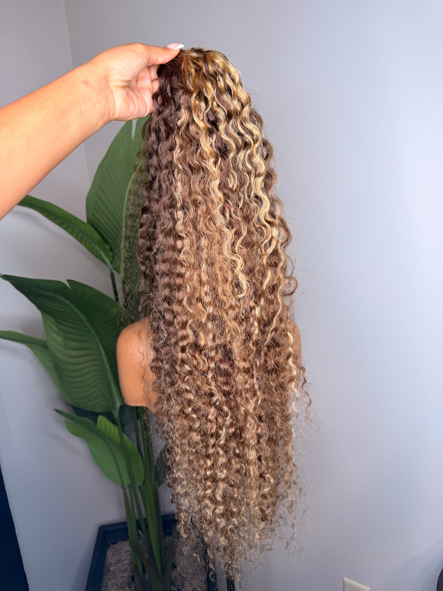 P4/27 Highlight Burmese Half Wig